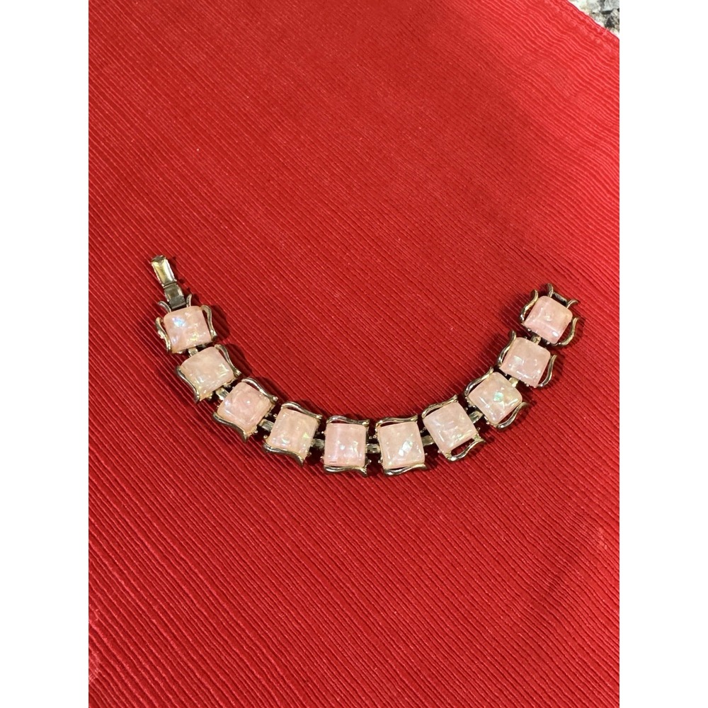 VINTAGE SIGNED CORO PEGASUS PINK THERMESET LINK BRACELET IN CORAL